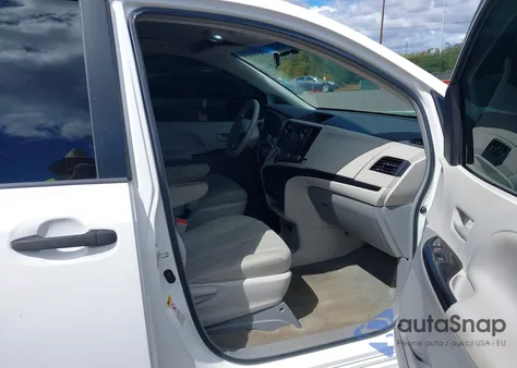 2011 Toyota Sienna Base V6 из США, поврежденный, VIN 5TDZK3DC5BS164903